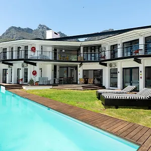 1st-crescent-campsbay.hotels-capetown.com/